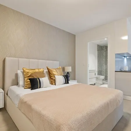 Apartment Sunflower Gem By Homie *