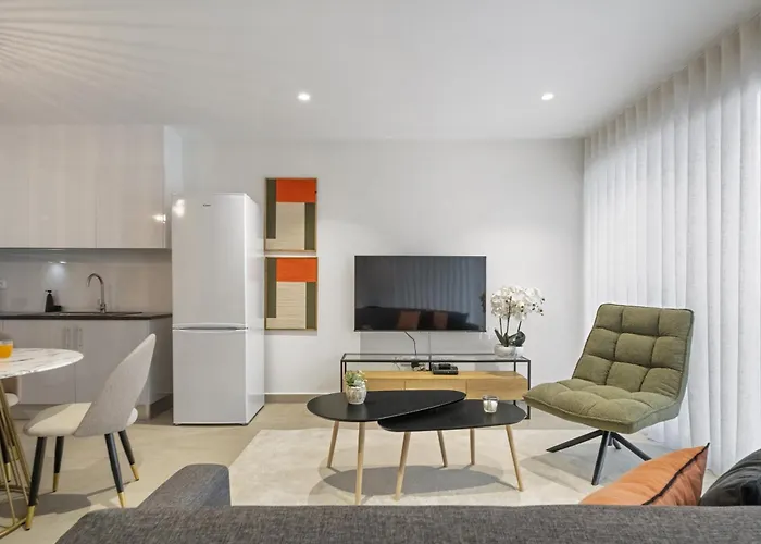 Apartment Sunflower Gem By Homie