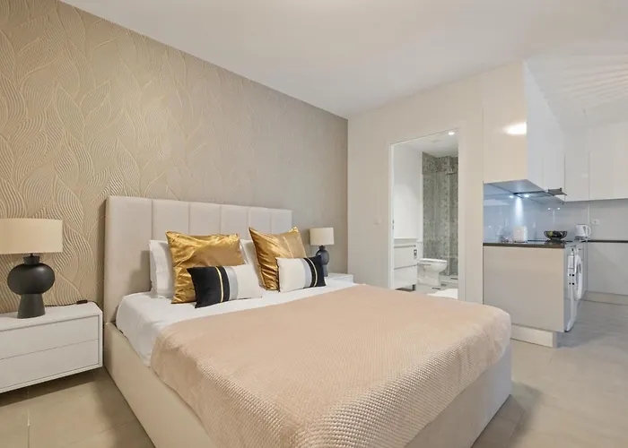 Apartment Sunflower Gem By Homie *